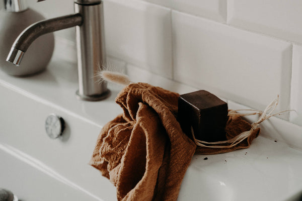 Balsamo & Maschera Solido 2 in 1 – Nutriente e Riparatore per Capelli Secchi