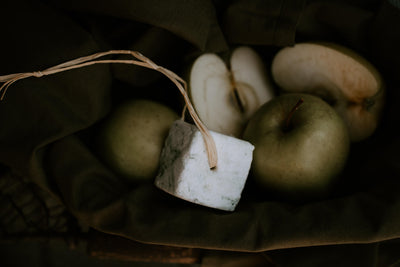 MelaTiro - shampoo solido rinforzante alla mela 2 in 1, edizione autunnale